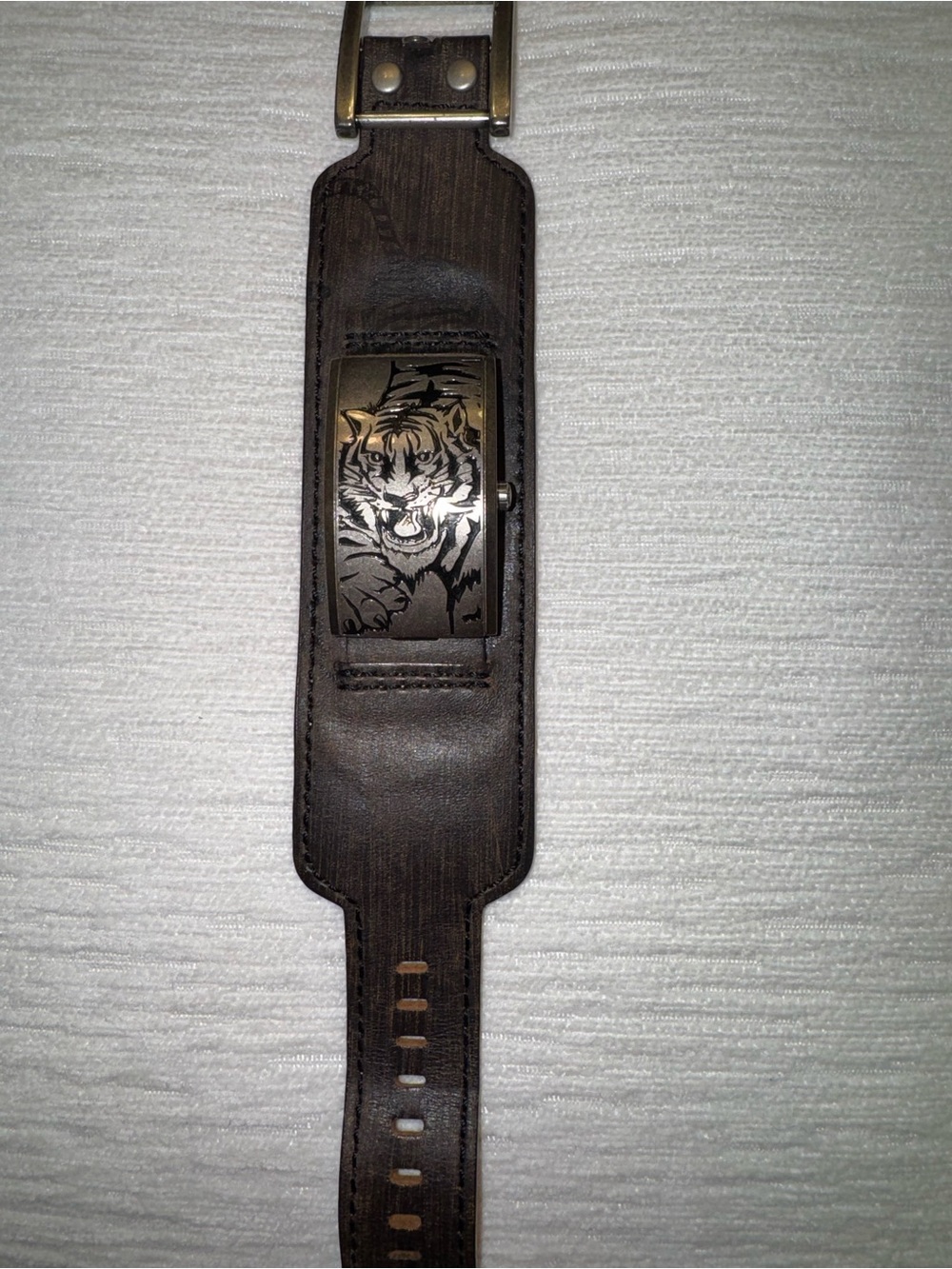 Edgy Tiger Graphic Leather Cuff Watch – Y2K / Rocker Streetwear Vibes